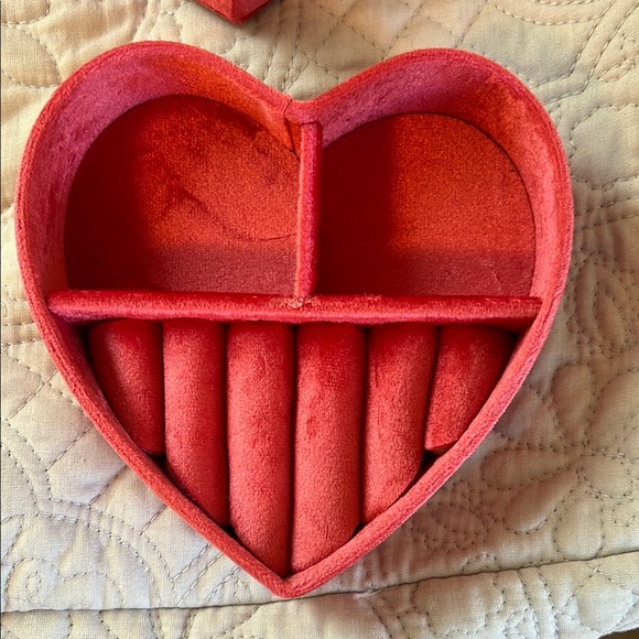 Catbird Heart-Shaped Red Jewelry Box - NEW!!! - Picture 4 of 8